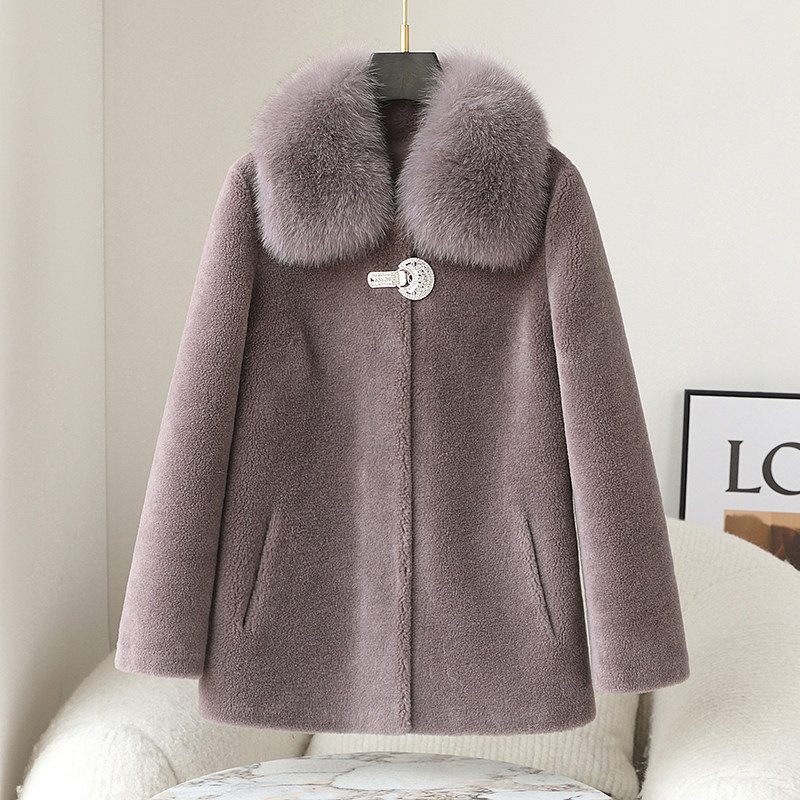 2023 new Mom autumn winter clothing leather grass jacket fur integrated large coat sheep cut down middle-aged and elderly female grandma thick-Taobao