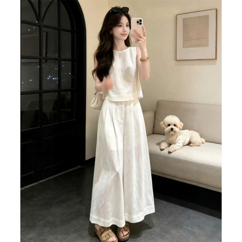 Simple and Stylish Sports Suit for Women, Summer Korean Style, Loose Fit, Slimming, Fashionable Sleeveless Top, Casual Two-Piece Set with Wide-Leg Pants