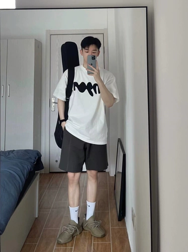 Летняя небольшая дизайнерская футболка для влюбленных, короткий рукав, в американском стиле, тренд сезона, круглый воротник