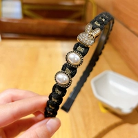 Черный кролик