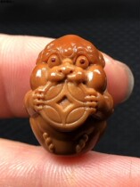 Olive-core carved Pixiu swallows a golden beast and eats dried rice. Little Pixiu is cute in Q version and is a niche literary toy.