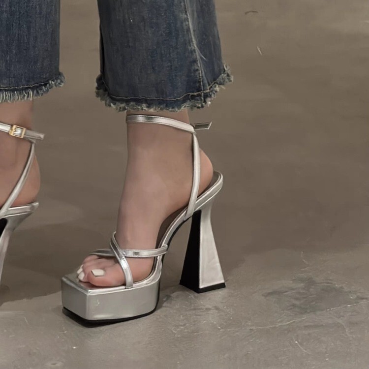 Thick-Soled Women's Chunky Heel Silver High-Heeled Sandals 2026 Summer New Popular Waterproof Platform Cross Strap Backless Open Toe