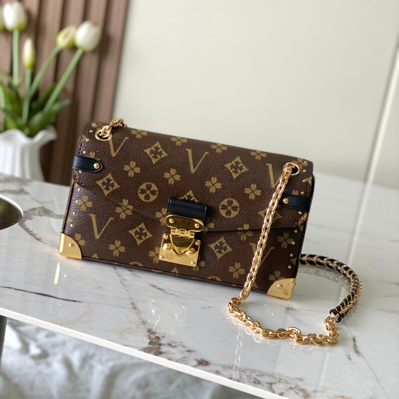 New Vintage Rivet Chain Box Bag Trunkie Ew Messenger Bag Versatile for Commuting Single Shoulder Crossbody Bag for Women New Vintage Rivet Chain Box Bag Trunkie Ew Messenger Bag Versatile for Commuting Single Shoulder Crossbody Bag for Women