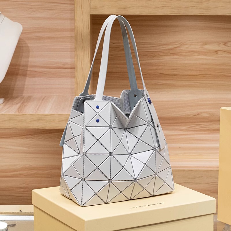 Hong Kong Niche Handbag Tote for Women 2026 New Fashion Diamond Quilted Bag with a High-End Feel Underarm Shoulder Bag Hong Kong Niche Handbag Tote for Women 2026 New Fashion Diamond Quilted Bag with a High-End Feel Underarm Shoulder Bag