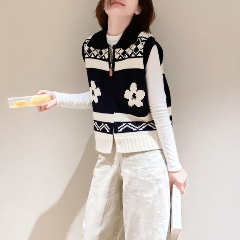 Autumn Japanese Retro White Printed Knitted Vest, Soft and Lazy Style Relaxed Knitted Top for Women Autumn Japanese Retro White Printed Knitted Vest, Soft and Lazy Style Relaxed Knitted Top for Women