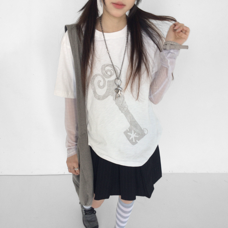 Innomoood Memory Key Print Round Neck Short Sleeve Slub Cotton T-Shirt with Metal Patch Loose Design Vintage