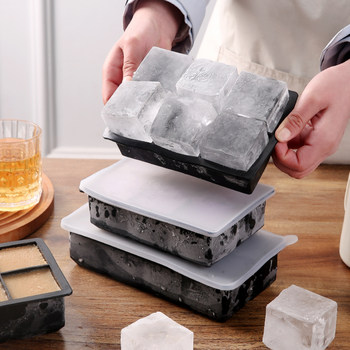 Large ice cube mold refrigerator self-refrigeration catering for freezing