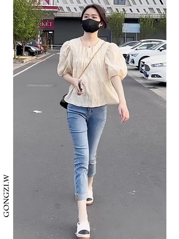 Salt-Style Light Mature Two-Piece Set with Fashionable Design, Puff Sleeves, Round Neck Shirt for Women, Vintage Slim-Fit Cropped Jeans Salt-Style Light Mature Two-Piece Set with Fashionable Design, Puff Sleeves, Round Neck Shirt for Women, Vintage Slim-Fit Cropped Jeans