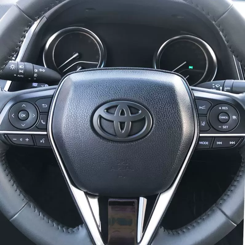 Подходящий рулевой механизм автомобиля Toyota Yize Camry Black Black Black Black Black Ruizhi передняя часть автомобиля черная и задняя карбоновая