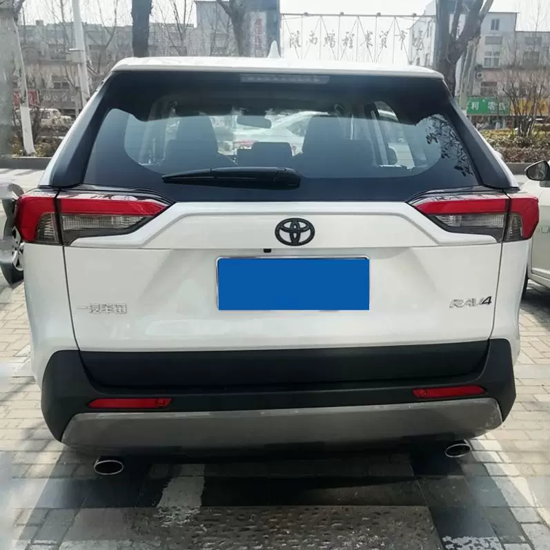Подходящий рулевой механизм автомобиля Toyota Yize Camry Black Black Black Black Black Ruizhi передняя часть автомобиля черная и задняя карбоновая