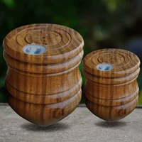 Студенты+взрослые [освещение] приносят кнут+запасной веревку