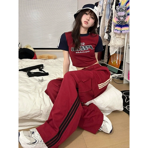 Короткая летняя брендовая футболка, в американском стиле, короткий рукав, с рукавом