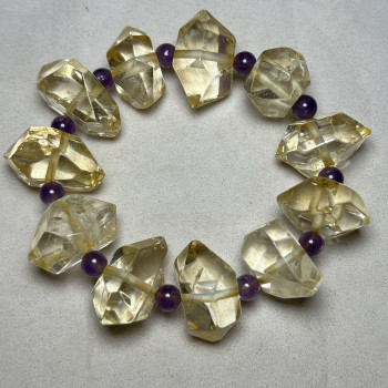 Antiques and miscellaneous jade collections, old white crystal, irregular rough stones, special-shaped bracelets, natural old crystal beads