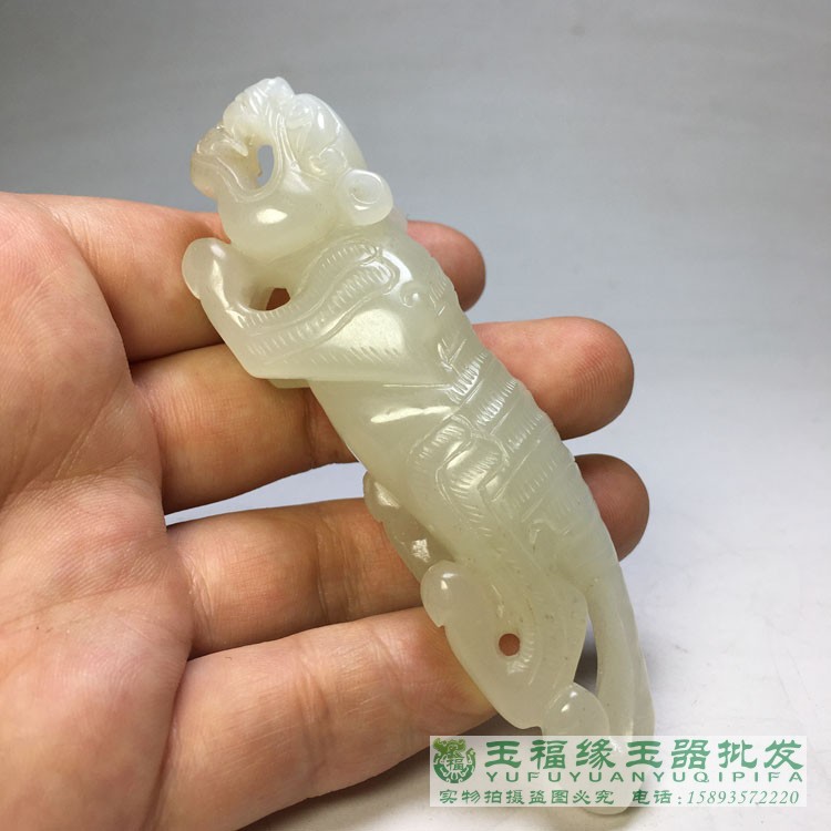 Ancient Play Antique Ming and Qing Old jade pieces Old stock Baozhen and Tian Yuhu zodiac tiger Little swinging piece to take the play piece with certificate