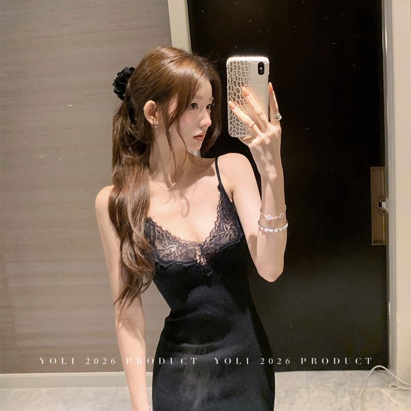 Yoli Zhang Yuli's "Senna Goddess" Black V-Neck Wool Dress for Women, Autumn Lace Splicing Slimming Long Dress Yoli Zhang Yuli's "Senna Goddess" Black V-Neck Wool Dress for Women, Autumn Lace Splicing Slimming Long Dress