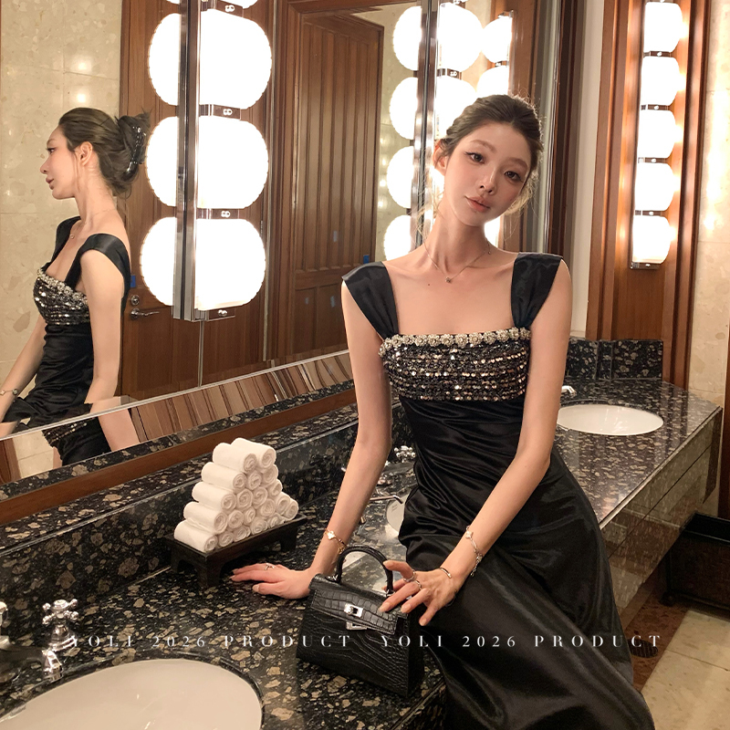 Yoli Zhang Yuli's "Flowing Banquet" Black Square-Neck Dress for Women, Spring Light Luxury, High-End Feel, Slimming Satin Long Dress