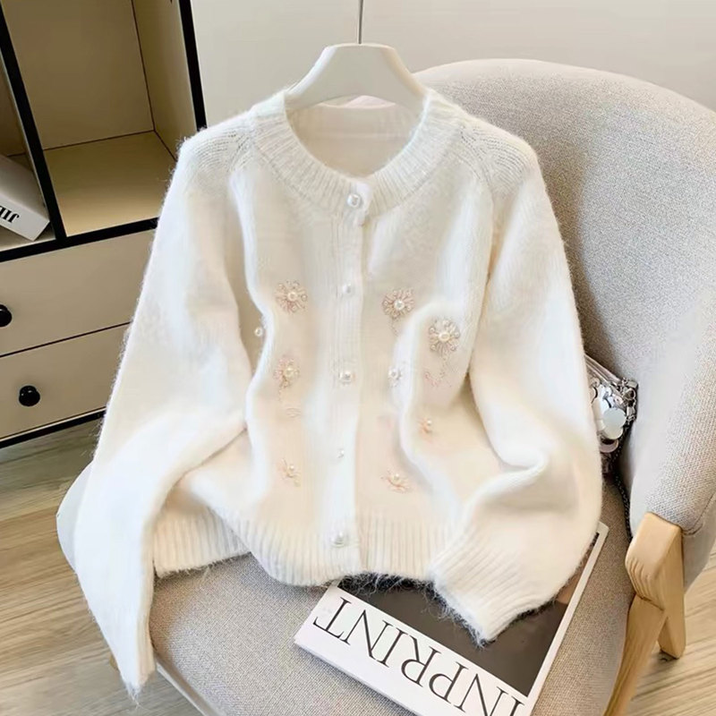 Sweet Style Pearl Embroidered Floral Knitted Cardigan for Women in Autumn, Soft and Loose, Versatile Round Neck Long-Sleeved Sweater Jacket Sweet Style Pearl Embroidered Floral Knitted Cardigan for Women in Autumn, Soft and Loose, Versatile Round Neck Long-Sleeved Sweater Jacket