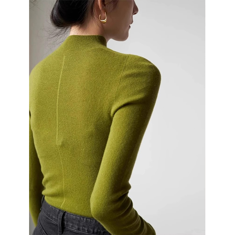 French Retro Green Half-High Collar Knitted Bottoming Shirt for Women in Autumn and Winter, Mid-Collar Sweater with Slim Fit and High-End Feel
