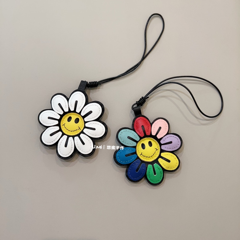 Handmade Colorful Sunflower Smiley Face Pendant, Colorful Imported Sheepskin Bag Decoration, Healing Keychain Gift Handmade Colorful Sunflower Smiley Face Pendant, Colorful Imported Sheepskin Bag Decoration, Healing Keychain Gift