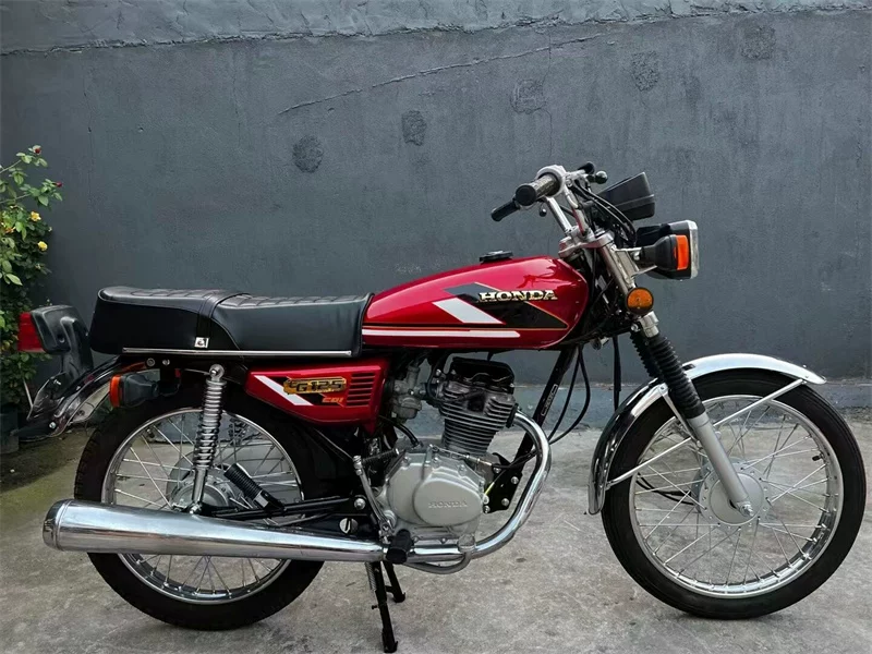 Honda CG125CC flower cat second -hand motorcycle original imported retro -cyclist retro Tianhong 90 fuel old street car