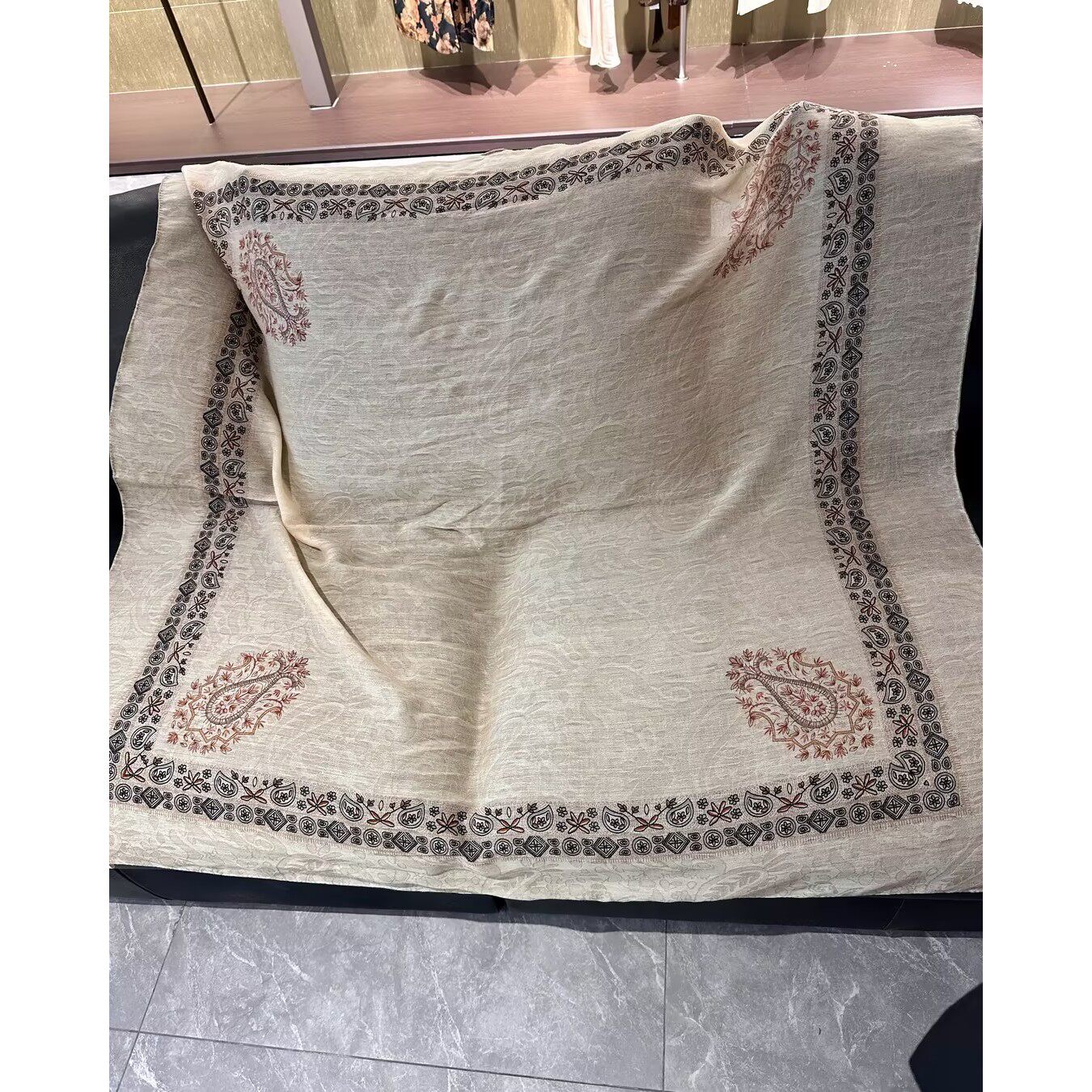 華毅（Hua Yi）水溶性ウールスカーフ（女性用）、多用途で豪華なジャカード織りの大きな正方形スカーフ、多機能レトロプリントショール