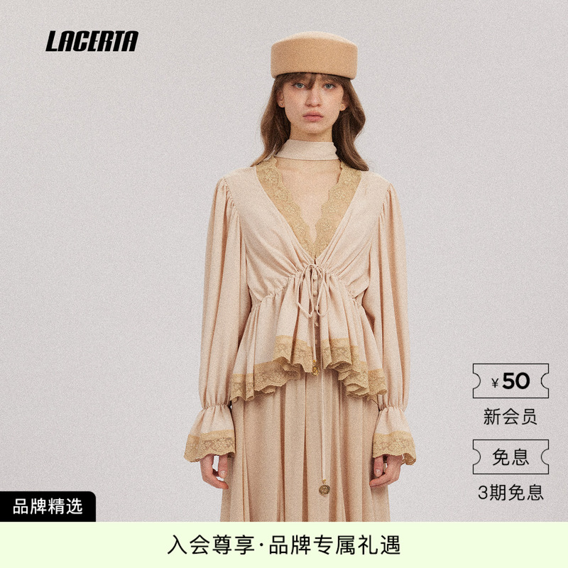 Lacerta/Lacerta 2026 Early Autumn New Vintage V-Neck Waist-Cinching Lace Trim Metal Pendant Top Lacerta/Lacerta 2026 Early Autumn New Vintage V-Neck Waist-Cinching Lace Trim Metal Pendant Top