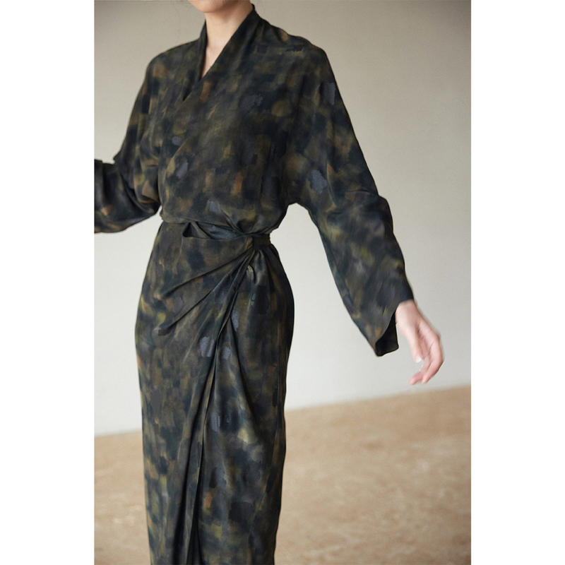 Arttowear Heavy Silk Karlie Black and Gold Print V-Neck Wrap-Style Tie Dress Long Dress for Women Arttowear Heavy Silk Karlie Black and Gold Print V-Neck Wrap-Style Tie Dress Long Dress for Women