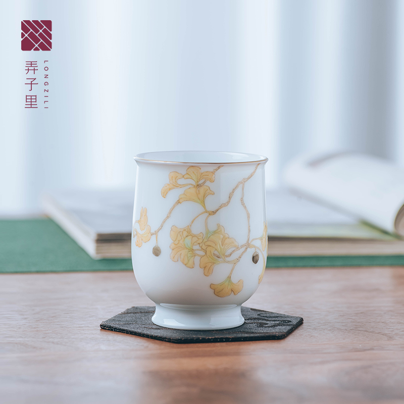 Hand - made In pastel ginkgo cup. Hand trophy. The Full 75 ml. Delicate play 106 mud resistant white porcelain cup