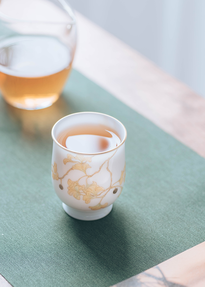 Hand - made In pastel ginkgo cup. Hand trophy. The Full 75 ml. Delicate play 106 mud resistant white porcelain cup