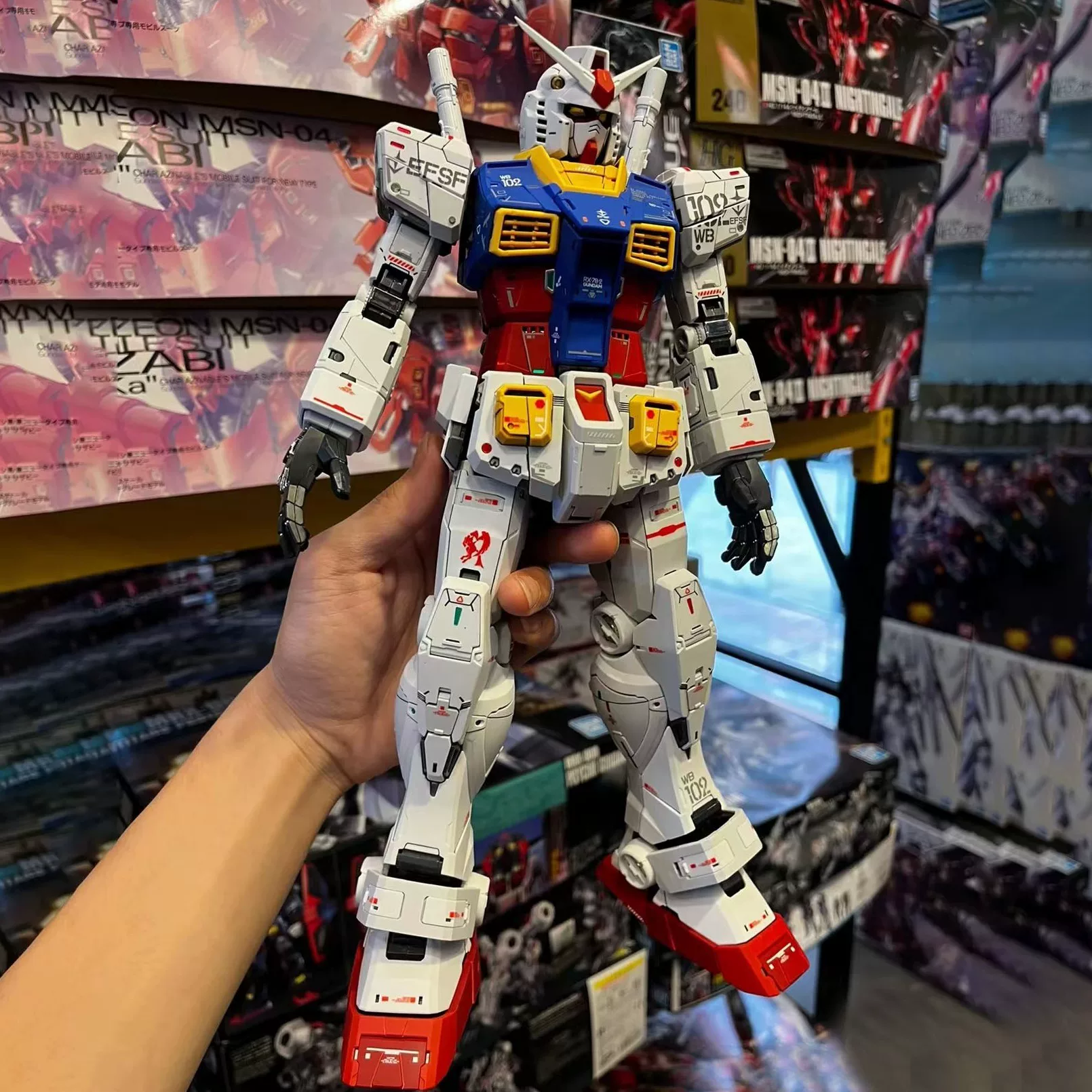 大班 MG Red Different Gundam Model MB Attack Free White Snow Jifinik Sbasbasan assembly hand