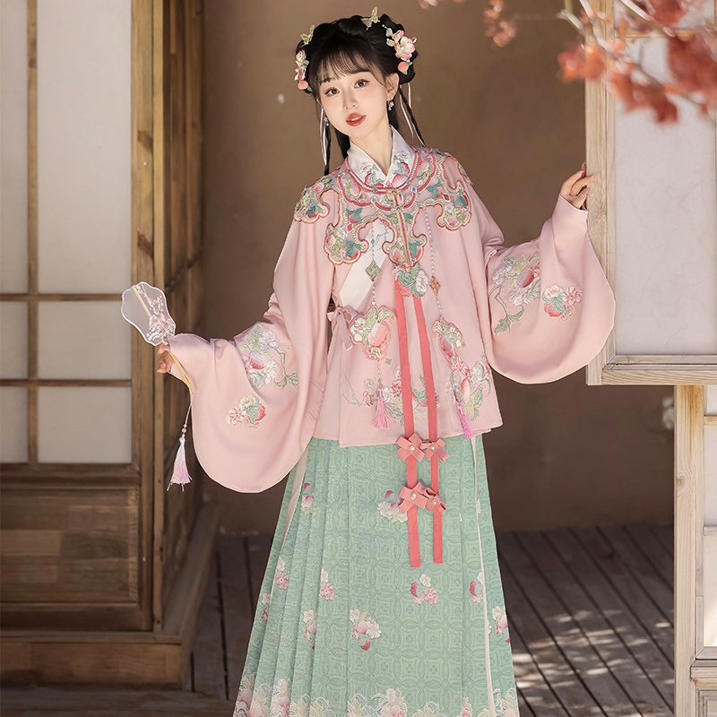 金镶玉桃】明制女交领枇杷袖齐腰马面裙重工刺绣云肩春夏款汉服