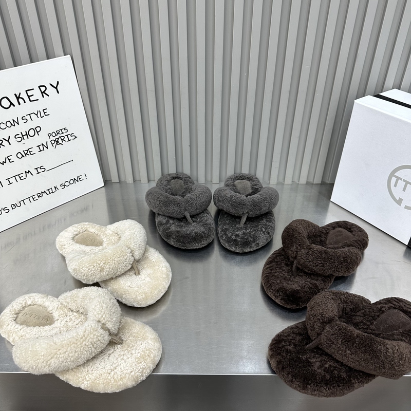 2026 New Style Furry Slippers, Genuine Leather and Fur Integrated Flip-Flops, Thick-Soled Outdoor Lazy Slippers, Slip-On and Warm