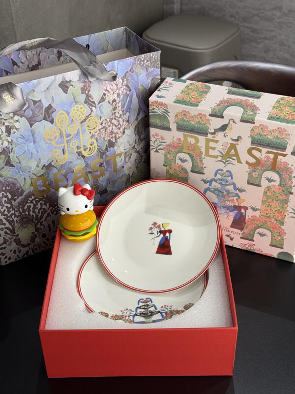Fauvist Beast Flower Bone China Plate Four-Piece Gift Set Housewarming Gift Wedding Gift Afternoon Tea Birthday Gift Fauvist Beast Flower Bone China Plate Four-Piece Gift Set Housewarming Gift Wedding Gift Afternoon Tea Birthday Gift