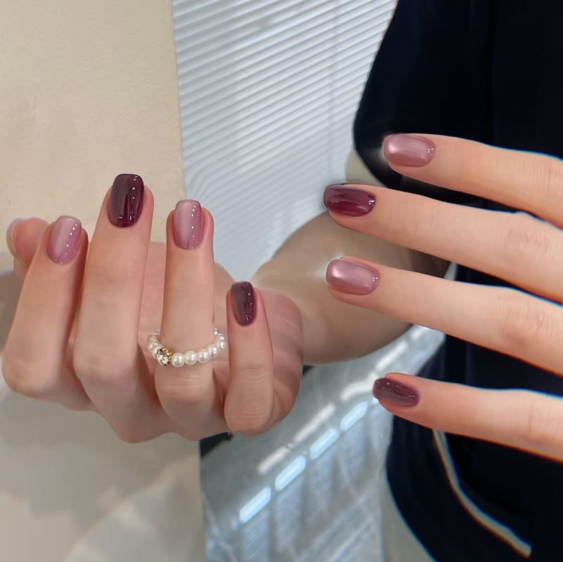 Autumn and Winter New Cat-Eye Wearable Nails, Violet Color, Brightening Effect, Cat-Eye Nail Art Finished Patches, Short Style, High-Quality Fake Nails