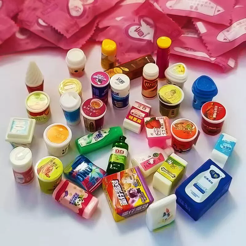 Маленькая игрушка, бутылка, игрушечная еда, Колу