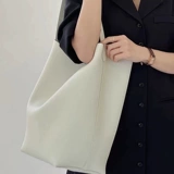 Вместительная и большая сумка через плечо, коллекция 2023