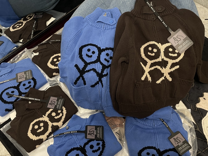 Woshiur* Niche Cute Stick Figure Embroidered Knit Cardigan with Zipper, Loose Fit, Slimming, Versatile Sweater Jacket