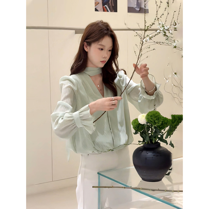 French-Style Light and Elegant V-Neck Ribbon Green Long-Sleeved Shirt for Women 2026 Spring and Summer New Style for Work Wear That Looks Slimming