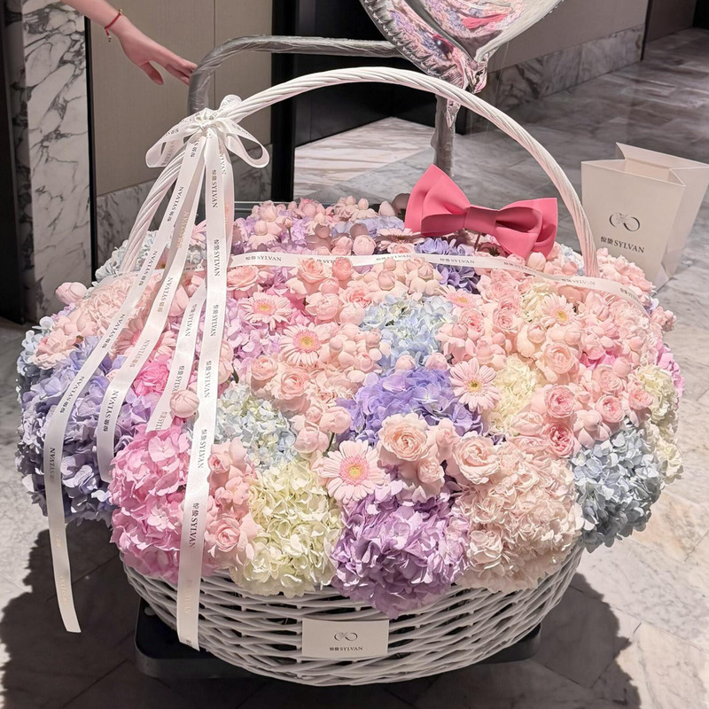 Gift for Girlfriend's Birthday: Proposal Bouquet, Extra-Large Hydrangea, French Rose, Hug Bucket Flower Basket, Fresh Flower Delivery Within the City, Guangzhou
