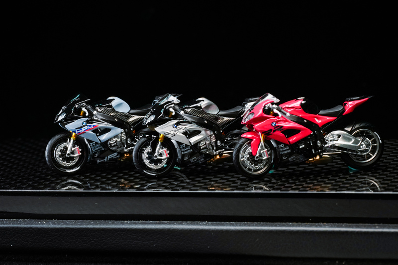 [Pre-Sale - Big Pineapple Motorcycle] 64 Scale Hp4 Bmw Big and Small Eye Finished Model
