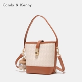 Официальный веб -сайт Candy & Kenny's High -End Texture Buckus Bucket Bag СЕМЕР 2024 Новая модная универсальная сумочка