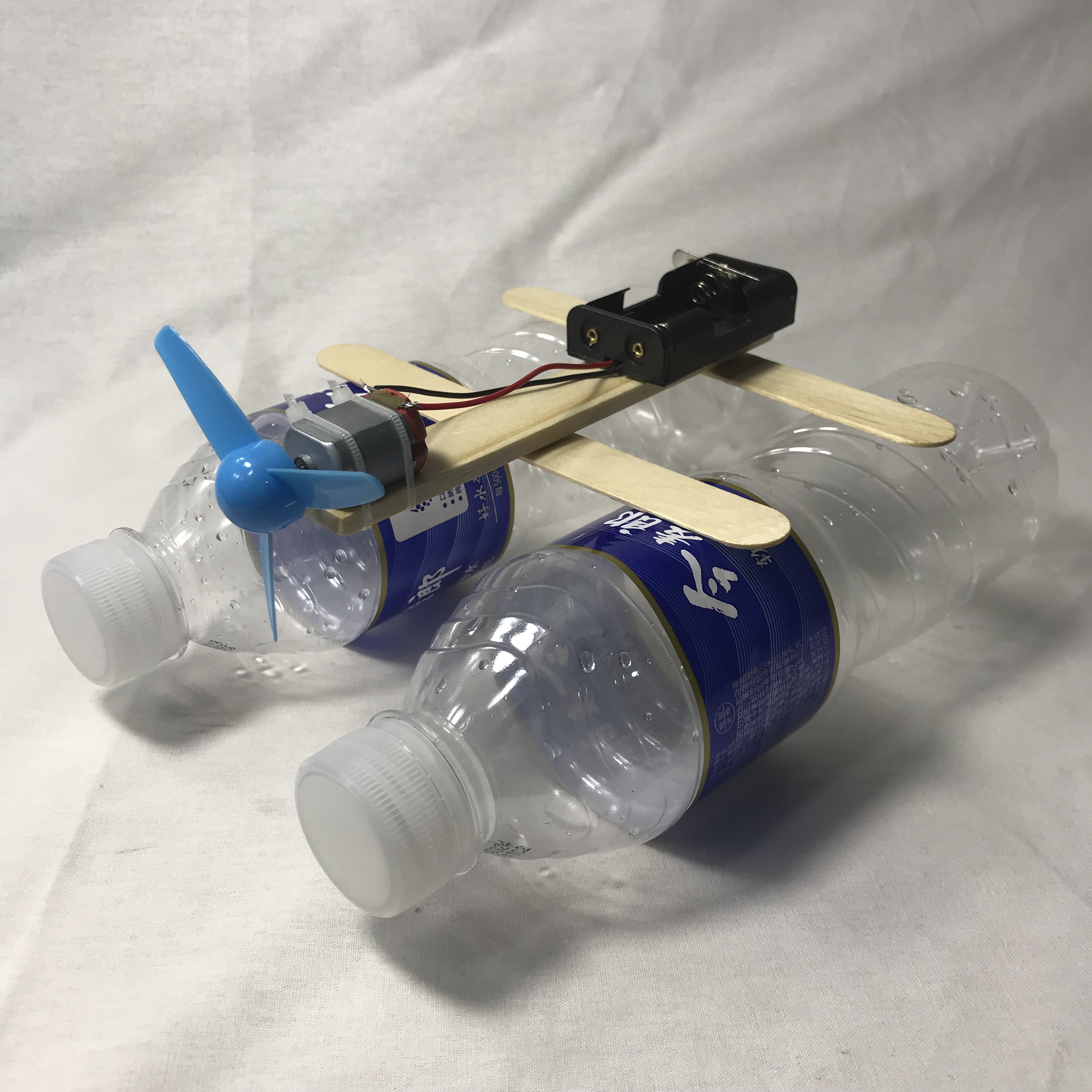 Homemade air power boat speedboat catamaran DIY technology small production of handmade physical and Ming experimental model toys