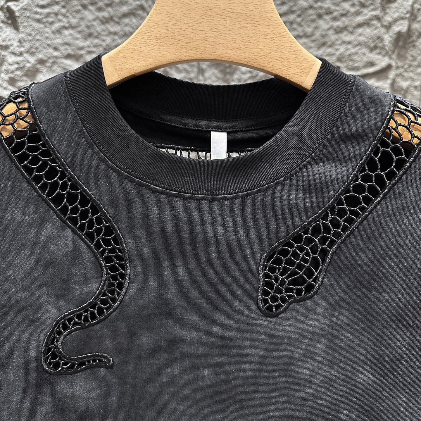 什么样的潮牌街舞爵士跳舞上衣适合2026年的潮流趋势?