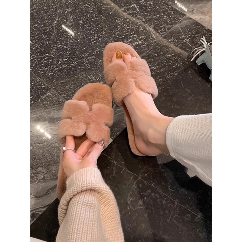 High-End Furry Slippers for Women, Suitable for Outdoor Wear, 2026 Summer New Style, Lamb Wool Square-Toe H Slippers, Simple Casual Slip-Ons