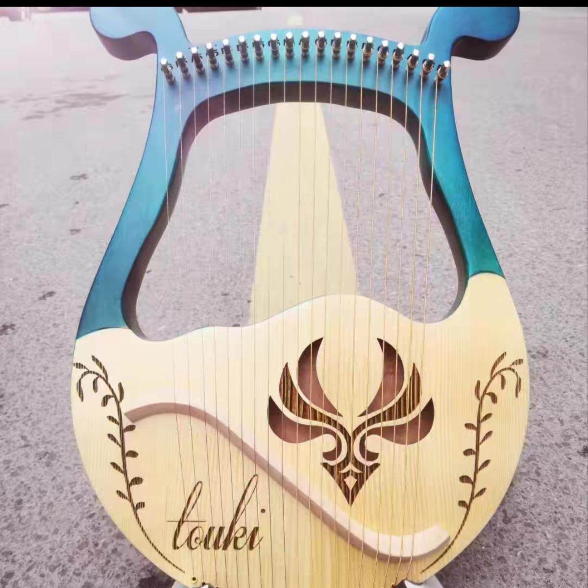 ライアハープは、16弦、24弦、32弦のポータブル楽器で、初心者や女性でも簡単に習得できます。