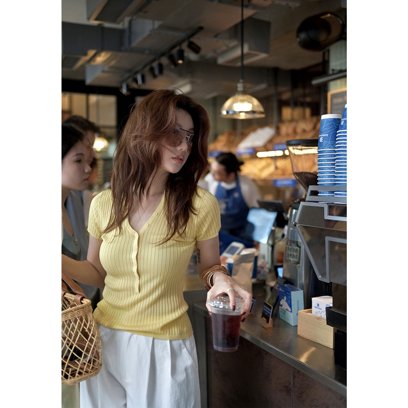 Long Xier's "Tencel Linen Silk Knit Sweater for Women, V-Neck, Ribbed, Fashionable, Slim Fit, Versatile Top Z179