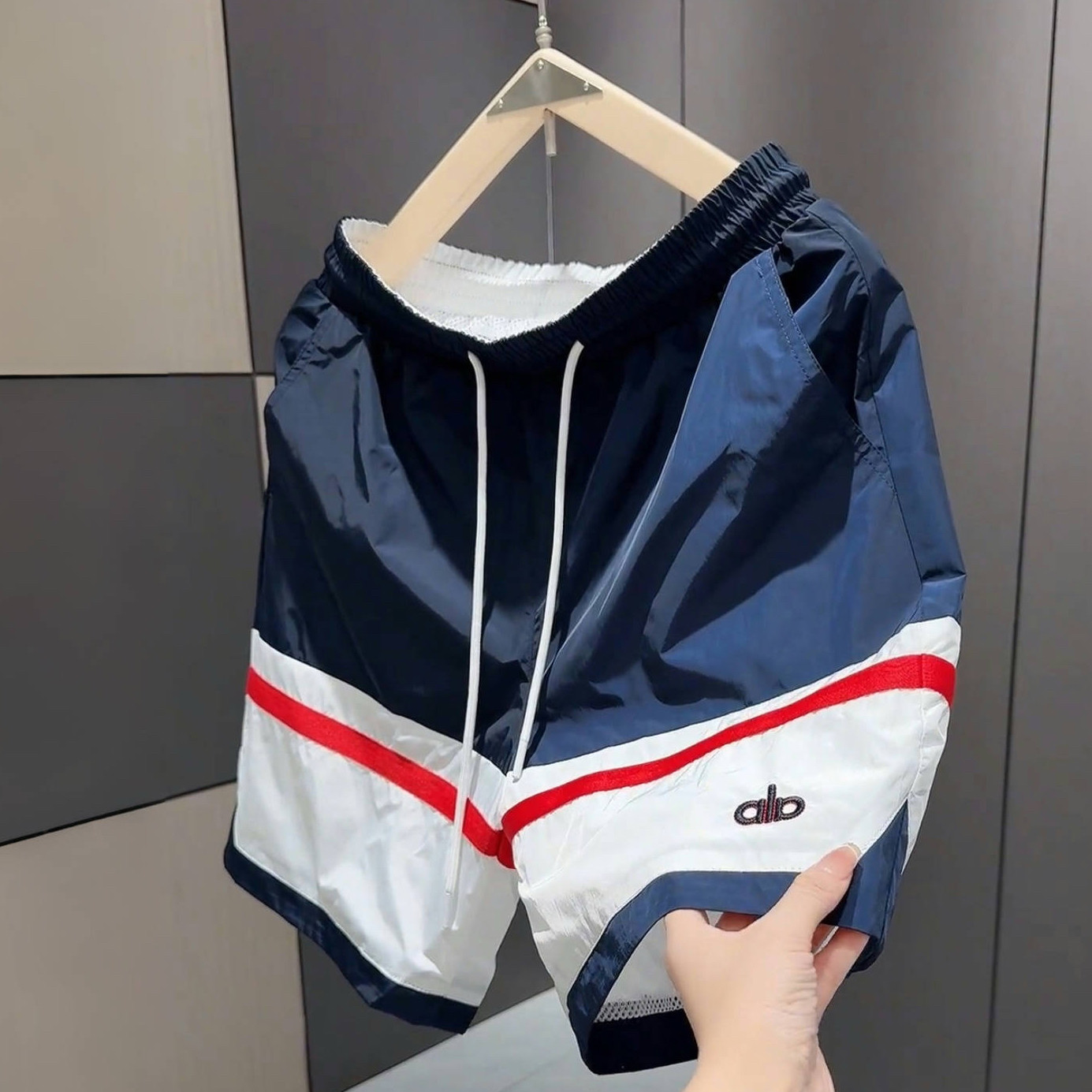 Летние новые модные брендовые быстросохнущие повседневные шорты с отстрочкой, мужские простые высококачественные свободные универсальные дышащие спортивные брюки с пятью точками