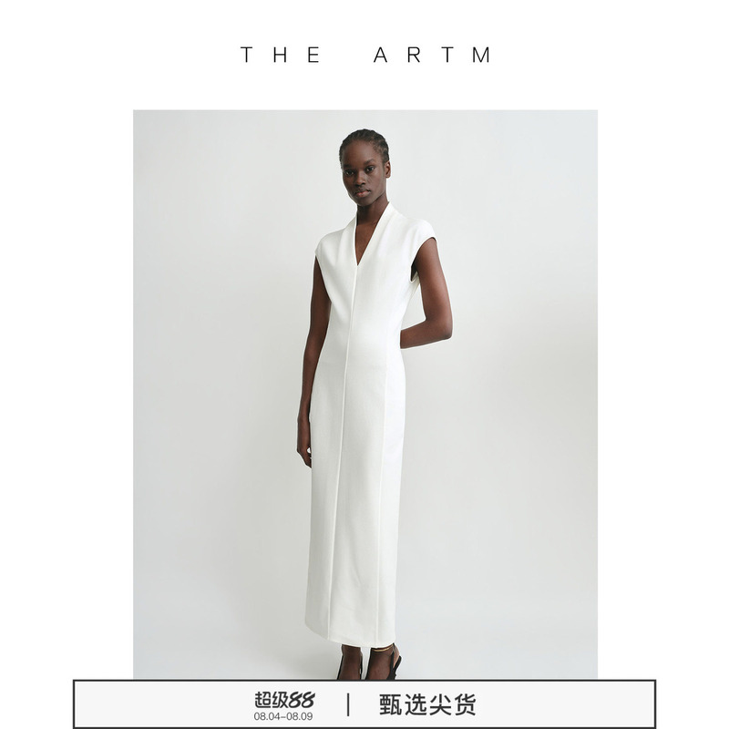 The Artm Tailored Waist-Cinching V-Neck Black Dress with Shoulder Coverage, High-Waisted, Elastic Little Black Dress, Long Dress for Women