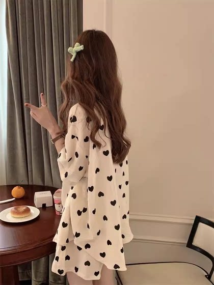 여름에 여성을위한 잠옷 간단한 순수한 면화 린넨 거즈 사랑 작은 옷깃 짧은 슬리브 반바지 홈 의류 세트 외부에 착용 할 수 있습니다