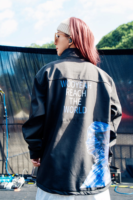 The Same Style of Jacket as the Sculpture by Wu Ye, a Softshell Jacket in Collaboration with Pu Yu, and a High-Definition Printed Jacket with Sculptural Modeling